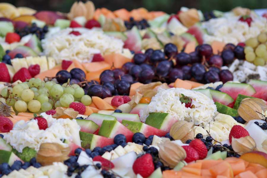 Unknown author; from https://www.hippopx.com/hr/vegetables-plate-arranged-fruit-melon-blueberries-grapes-337886