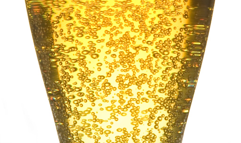 By Isfahan Premium Beer (https://www.flickr.com/photos/isfahanbeer/6555381687/)