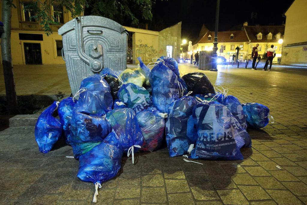 By Davor Pongracic/Cropix (https://www.jutarnji.hr/vijesti/zagreb/grad-zagreb-podsjetio-gradane-da-se-danas-ne-iznosi-smece-objasnili-su-zasto-15262426); no infringement of copyright intended
