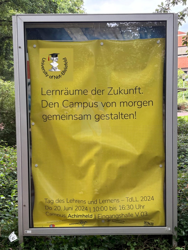 By fogBlogger. Modified from original on the University of Not-Bielefeld campus. In the public domain.